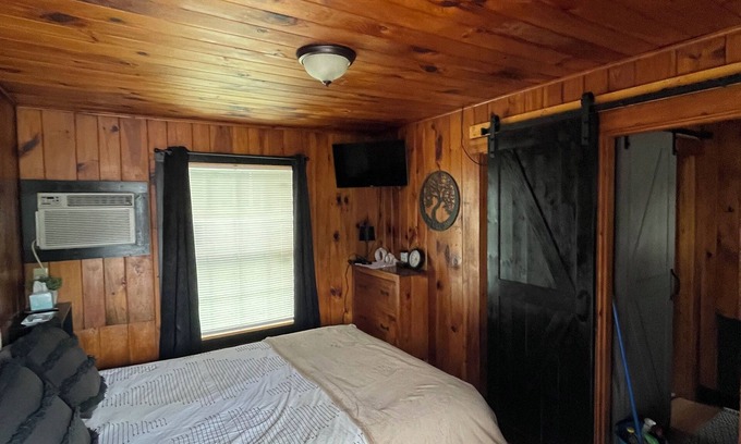 Gatlinburg Apartment | Fox Place - Little Room I