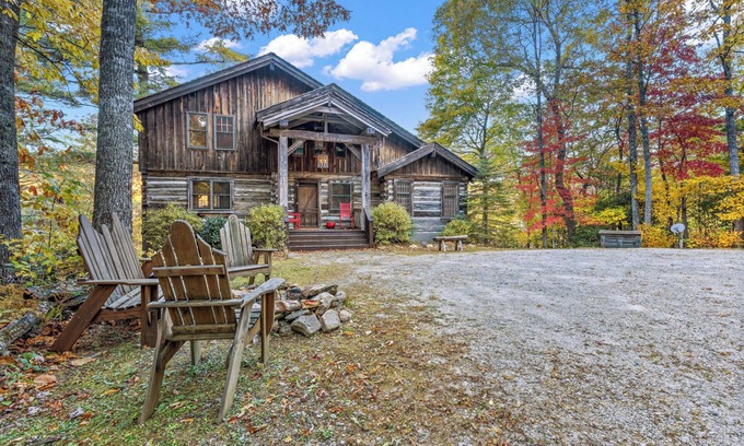 Linville Falls Cabin | Foxtail Cabin - Luxury Cabin with Hot Tub, Pool Table, Firepit, Views!