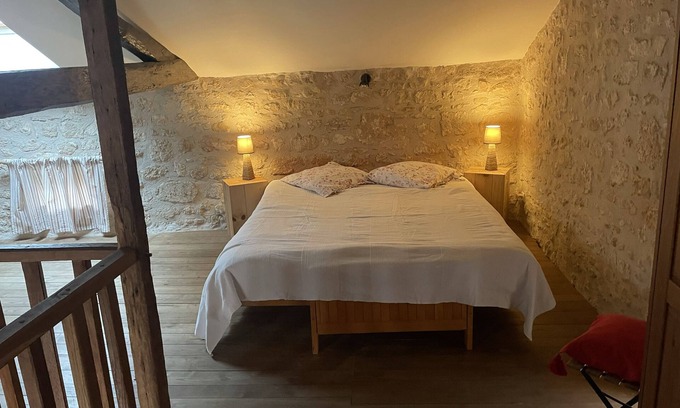 La Rochebeaucourt-et-Argentine House | Charming stone house of 19th century with flower garden and fenced