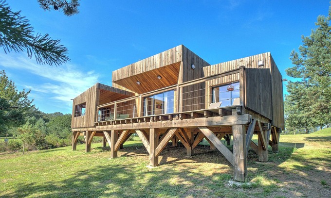 Saint-Felix-de-Reillac-et-Mortemart Cottage | Lodge Bruyère – Cottage with Private Pool, Wi-Fi, Air Conditioning & Golf View