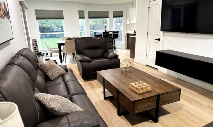 East Oak Hill House | Free $100~2KBR&2.5BA~Pet Friendly~FastWifi~Park