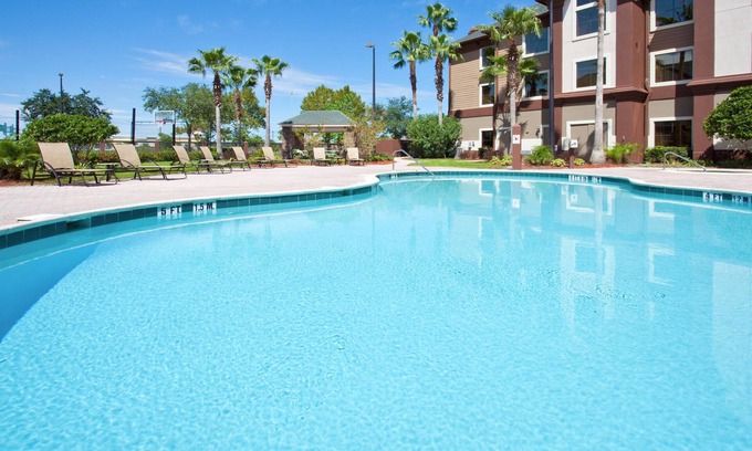 Airport North Condo | Free Breakfast | 1.5 Miles from Orlando International Airport + 25 Minutes to Disney World