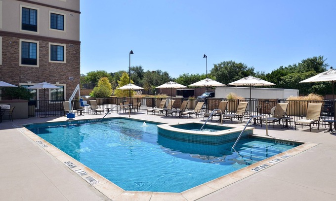Hollywood Park Apartment | Free Breakfast + Outdoor Pool | Executive Queen Studio 15 Minutes from Six Flags!