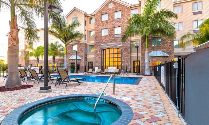 McAllen Condo | Free Breakfast. Outdoor Pool & Hot Tub. Near the University of Texas Rio Grande Valley!