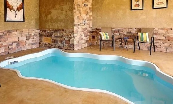 Pigeon Forge Cabin | Free Dollywood Tix/IndoorHeatedPOOL/5Min2Pkwy/