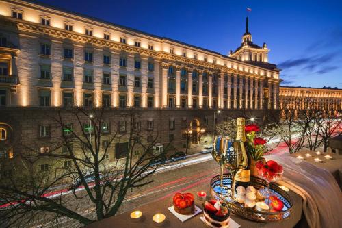 Sofia City Center Apartment | Free Parking And Parliament Is 1 Step Away