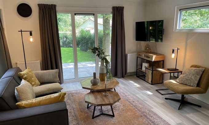 Terwolde House | Freestanding chalet for four persons, fully furnished. Located at the water.