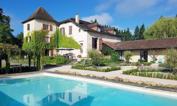 Monlezun House | French Manor House with pool and stunning views in Gascony