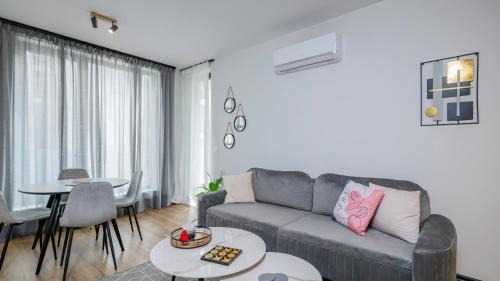 Sofia Apartment | Fresh & Modern Apartment with Balcony by Flat Mаnager