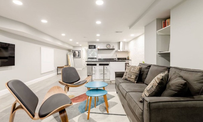 Eckington Apartment | Fresh Motif Guest Suite of Historic Row House