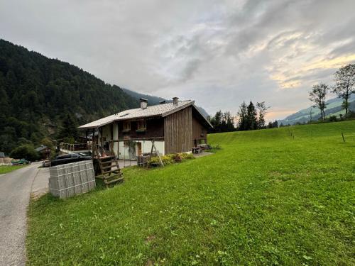 Sonntag Apartment | Freundliche 2-Zimmer-Erdgeschosswohnung mit Garten in Seeberg