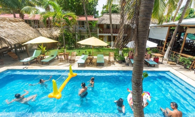 Brisas de Zicatela Bed & Breakfast | Fridas F2 | 2min to the beach | shared bathroom