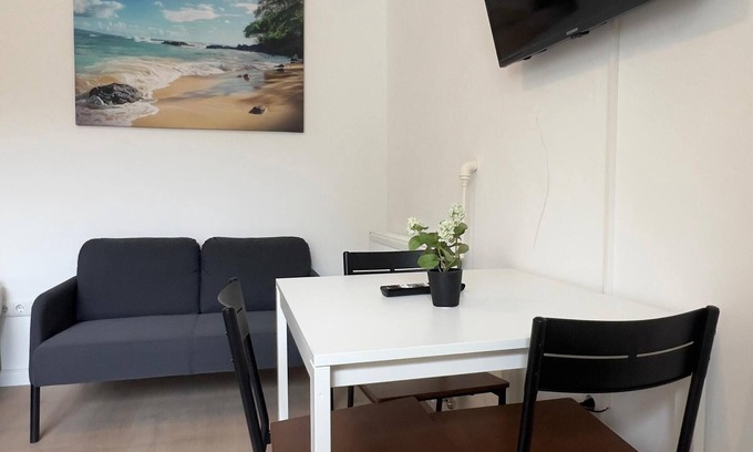 Neumuenster House | Friedrichstraße 8 W3 - 2 bedrooms