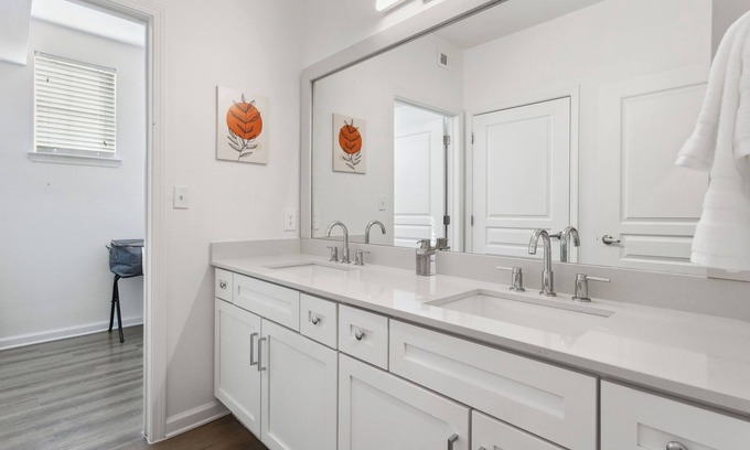 Frisco Apartment | Frisco Executive Sleek Suite Pool & WIFI