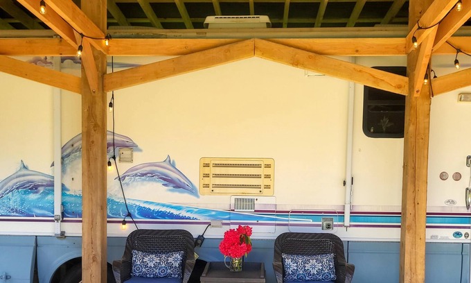 Stillwater House | Frolander Bay Resort - Dolphin RV