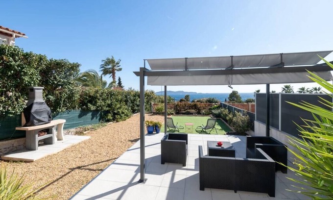 Carqueiranne House | Front of see marvellous villa terrace barbecue, la californie varoise