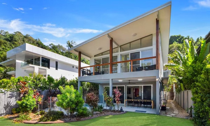 Trinity Beach House | Front Row to Paradise