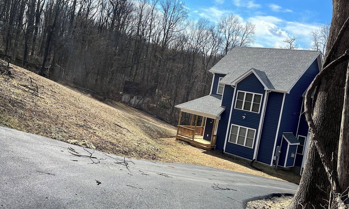 Front Royal House | Front Royal Home w/5 bedroom 4 bath and driveway 15 min to Shenandoah Ntnl Park