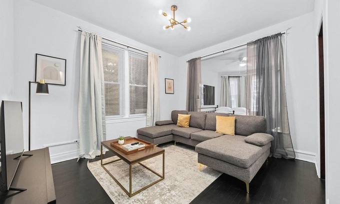 West Town Apartment | FRONTDESK Amazing 1 BR Apt in Wicker Park