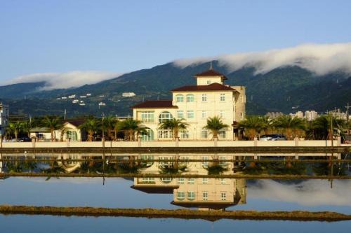 Jiaoxi House | Frontenac IIan