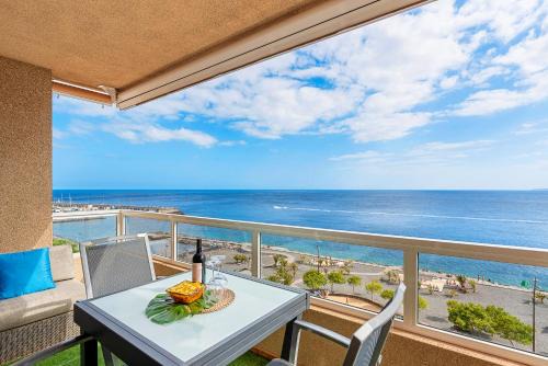 Radazul Apartment | Frontline Beach Apt with Terrace