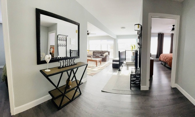 Ahuntsic-Cartierville Apartment | Full apartment, quick access with 40 Highway and 15 Highway. Free Parking