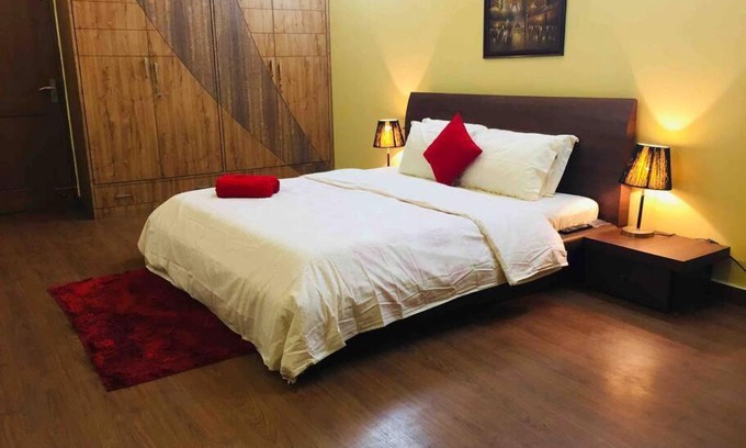 New Delhi Apartment | Full apartment with 3 bedrooms and kitchen