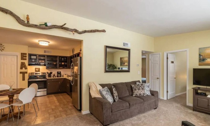 Clifton Park House | Full Kitchen,W&D,Wifi,self checkin,driveway prking!