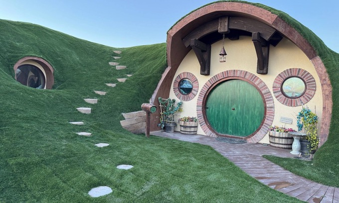 Preston House | Full-sized Hobbit House. Fantasy setting with modern comforts
