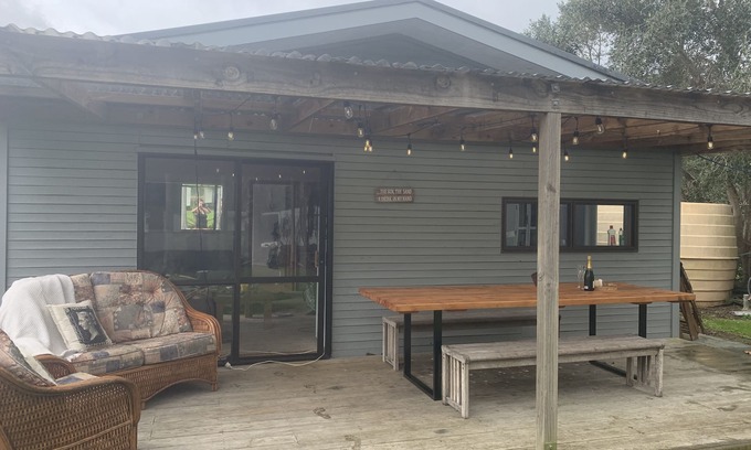 Kaeo Apartment | Fully Equipped 4 Brm Bach, Perfect for Relaxing, Only Metres to the Water