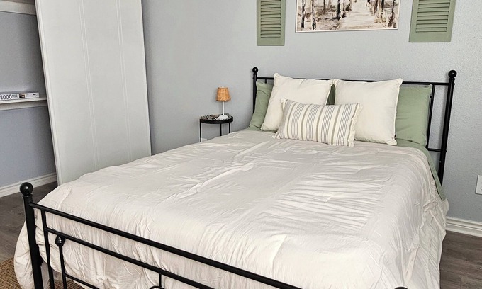 Lufkin Apartment | Fully Furnished 1-bedroom apartment in the medical district of charming Lufkin
