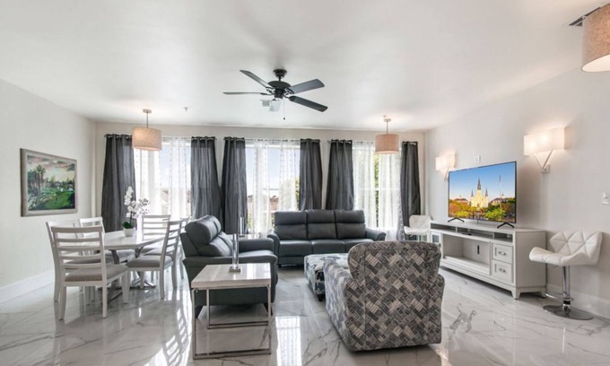Faubourg Lafayette Condo | Fully Furnished 4BR Condo in Heart of New Orleans