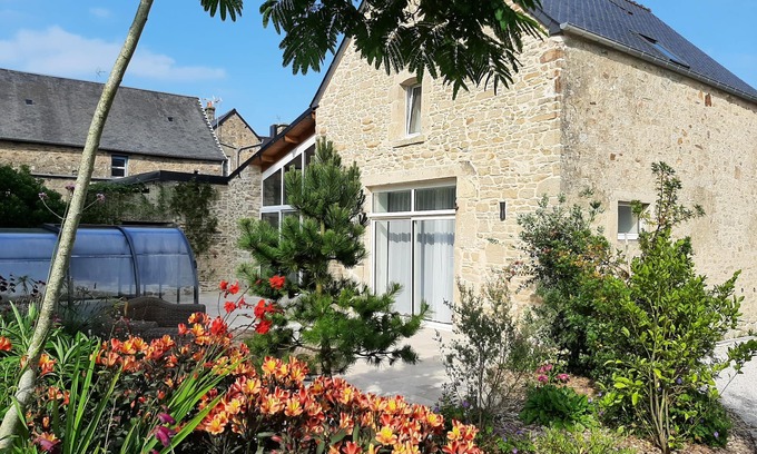 Montebourg Cottage | Fully renovated cottage with swimming pool in the heart of Cotentin