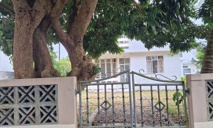 Vacoas-Phoenix House | Fully renovated, detached 3 bedrooms house with garage, in safe and quiet area.