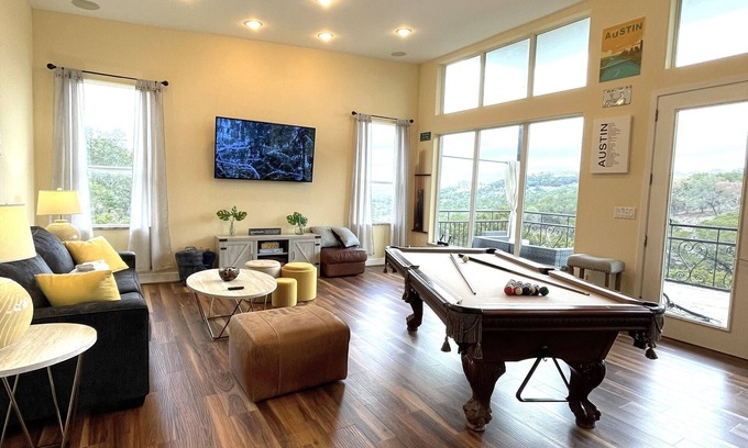 Lakeway Condo | Fun Condo w hot tub, pool table and VIEWS!