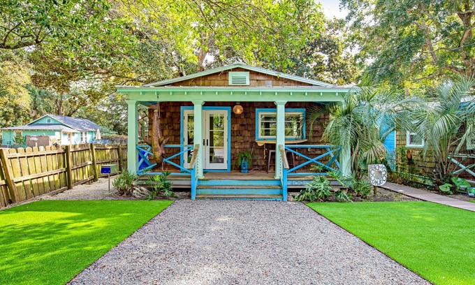 Folly Beach Cottage | Fun dog-friendly getaway near the beach with yard, kitchenette & WiFi