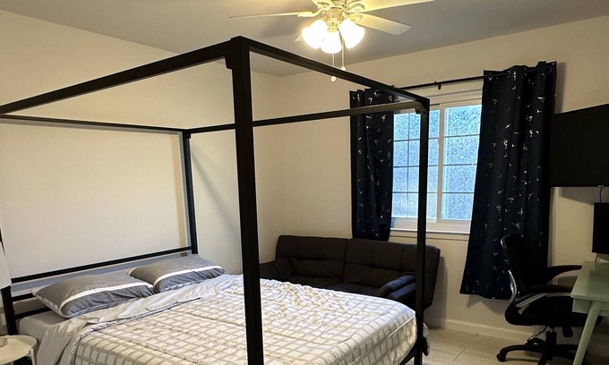 Village At Walnut Creek House | Fun Party-Friendly House Minutes from the Domain,