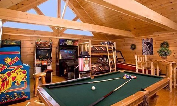 Gatlinburg - Pigeon Forge Cabin | Fun Zone in Pigeon Forge #unforgettable 3 bedroom w/Gameroom, Views & Full Theater!