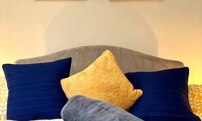 Westbourne Condo | Funky Apartment - 5 minute walk to the beach!