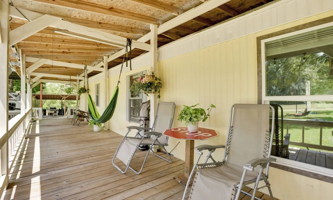 Cleveland Cottage | Furnished Outdoor Oasis! 22 Mi to Lake Livingston