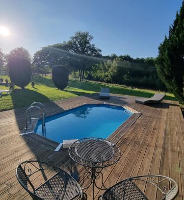 Sarrazac House | gîte avec piscine et étang Sarrazac Dordogne