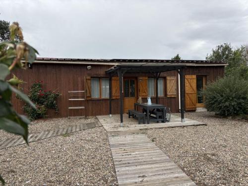 Le Theil House | Gîte calme avec piscine couverte et jardin en Auvergne - FR-1-489-590