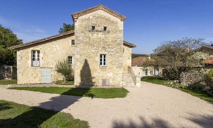 Saint-Leonard House | Gîte de Charme Avec Piscine - 1 à 13 Personnes