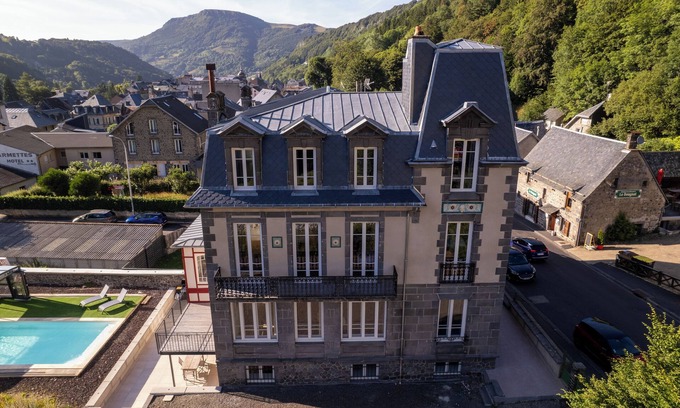 Mont-Dore Villa | Gîte de Charme Avec Piscine Privée Couverte et Chauffée