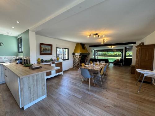 Arnage House | Gîte des Tamaris Maison Chaleureuse proche Circuit