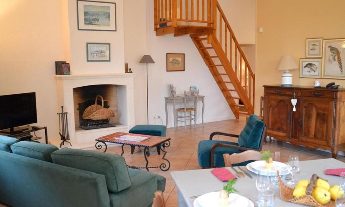 Saint-Cybardeaux House | Gîte familial avec piscine chauffée, jardin clos, équipement bébé, au cœur d'une propriété viticole. - FR-1-653-70