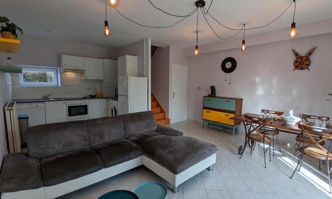 Chadurie House | Gîte familial avec piscine chauffée et wifi, au cœur de la nature, proche Chadurie, Charente - FR-1-653-172