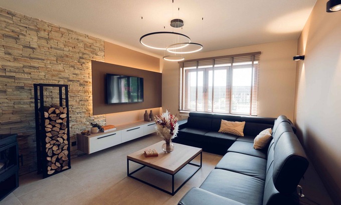 Waimes Cottage | Gîte-Family-Private Bathroom-Garden view