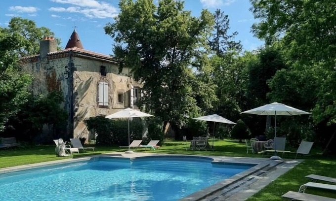 Genouillac House | Gîte Idéalement Situé Pour Visiter le Département du Puy-de-dôme