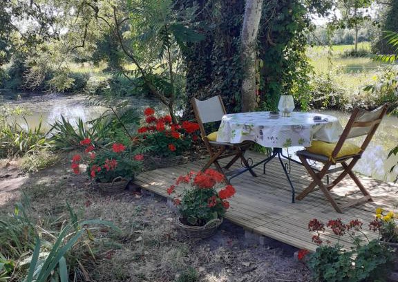 Beaulieu-les-Loches Apartment | gîte " jardin peyrona" visite zoo beauval et châteaux de Loire